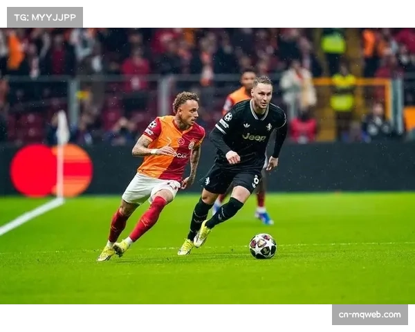 亚特兰大获得位置极佳任意球,库普梅纳斯射门击中横梁 亚特兰大获得位置极佳任意球,库普梅纳斯射门击中横梁